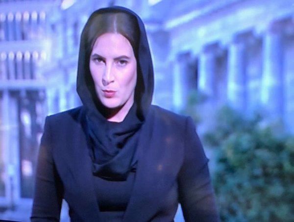 Nevşin Mengü başörtüsü takan spikerlerden rahatsız oldu