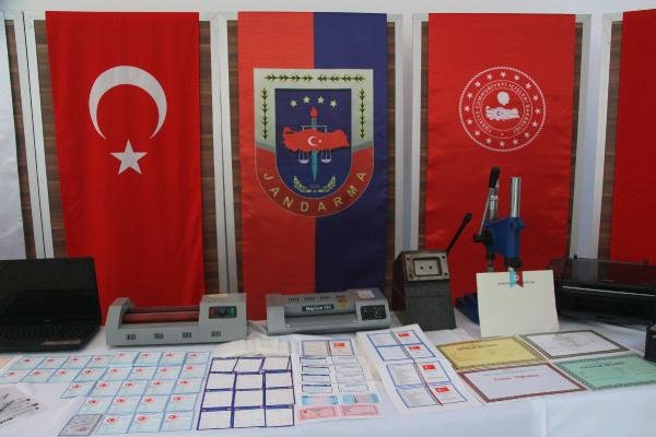 Jandarma, kalpazanları paravan şirkette yakaladı