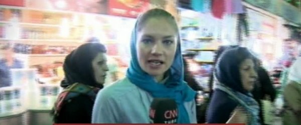 Nevşin Mengü başörtüsü takan spikerlerden rahatsız oldu