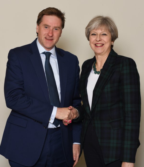 İngiltere'de 3 bakan istifasını sundu