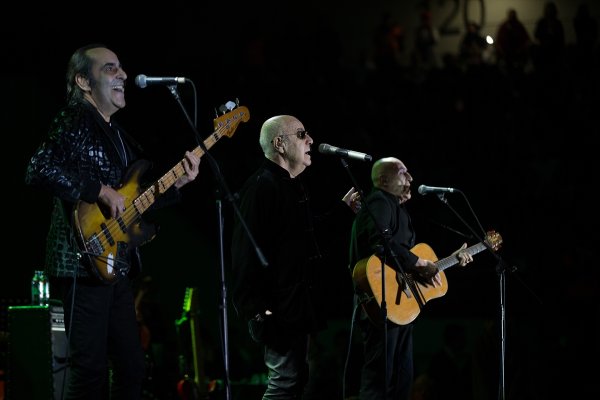 a MFÖ, CSO ile aynı sahneyi paylaştı