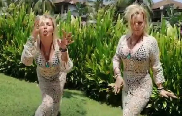 Seda Akgül'den dans şov