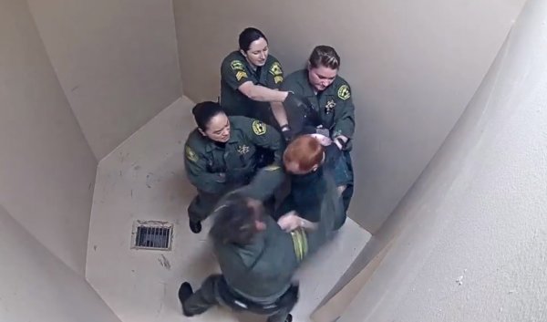 ABD'de mahkuma 8 gardiyanla işkence