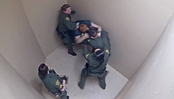 ABD'de mahkuma 8 gardiyanla işkence