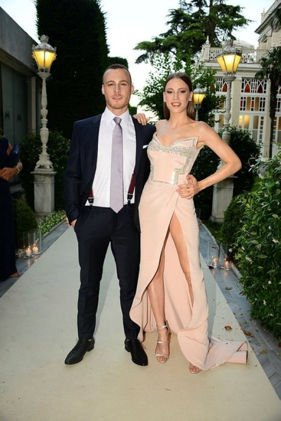 Serenay Sarıkaya ve Kerem Bursin kavuştu
