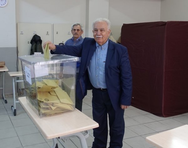 Doğu Perinçek oyunu kullandı