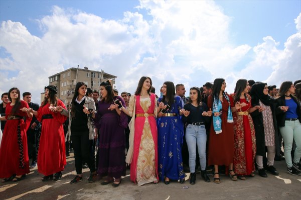 Şırnak'ta seçim halayı