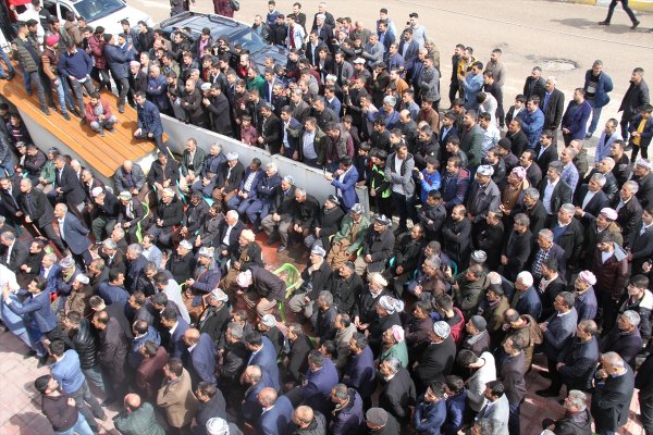 Şemdinli'de seçim kutlaması