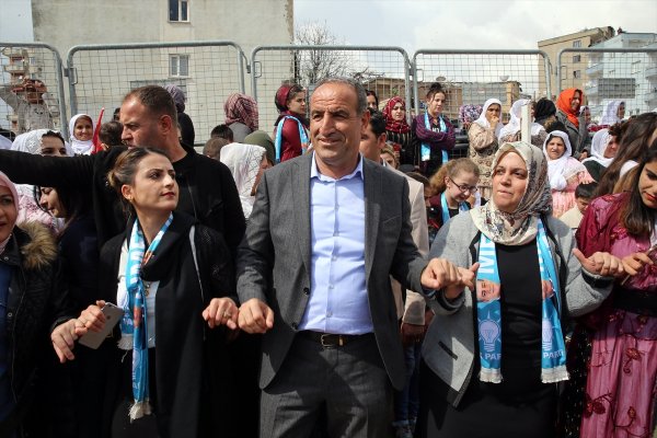 Şırnak'ta seçim halayı