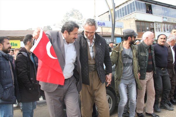 Şemdinli'de seçim kutlaması