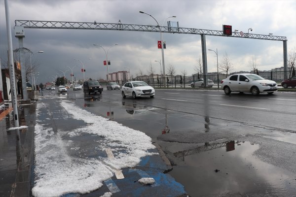 a Diyarbakır'a dolu yağdı