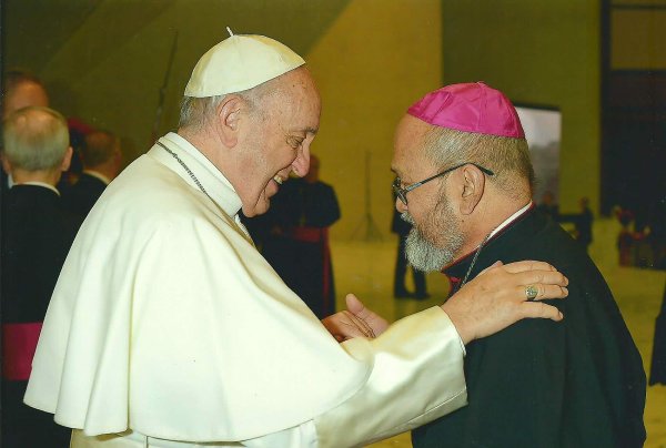 Çocuk istismarcısı Başpiskopos görevinden uzaklaştırıldı