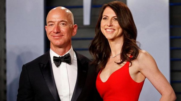 r Amazon'un CEO'su Bezos boşandı