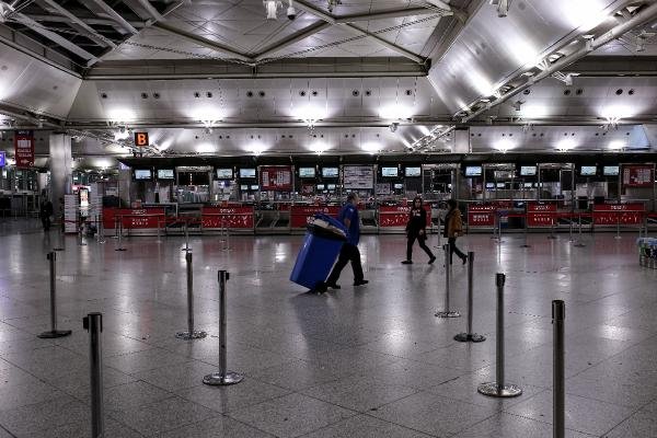 d Atatürk Havalimanı'na gözyaşlarıyla veda