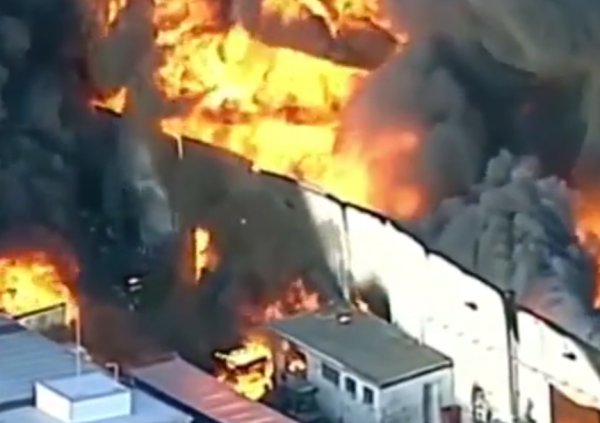 Avustralya'da kimyasal atık fabrikasında yangın