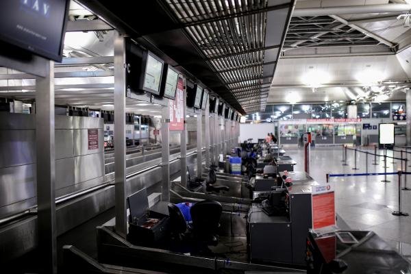 d Atatürk Havalimanı'na gözyaşlarıyla veda