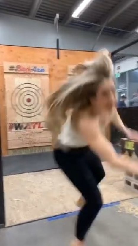 Kanadalı kadının balta oyunuyla imtihanı