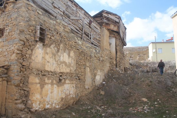 Bayburt'ta köyün ‘doktor’ muhtarı