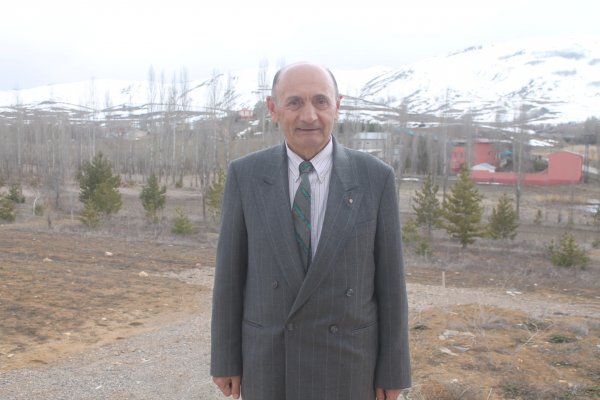 Bayburt'ta köyün ‘doktor’ muhtarı