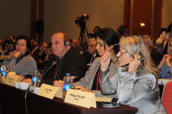 Mevlüt Çavuşoğlu'ndan Fransız parlamentere ayar