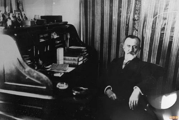 Abdülhak Hamid Tarhan ve ölümsüz eseri Makber’in hikayesi Abdülhak Hamid Tarhan ve ölümsüz eseri Makber’in hikayesi