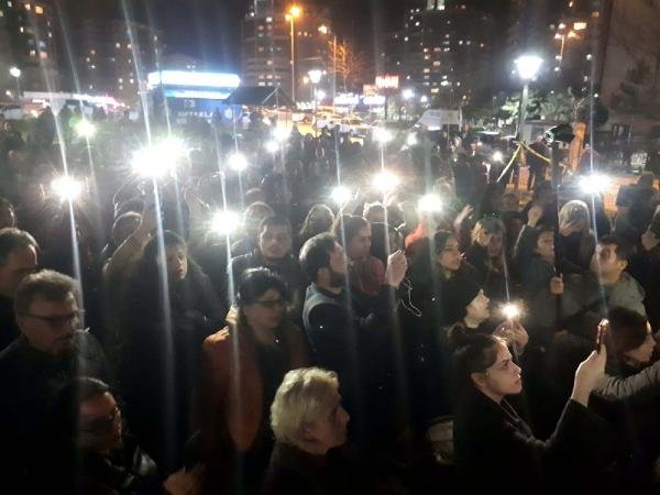 Işıklar katledilen köpekler için yandı