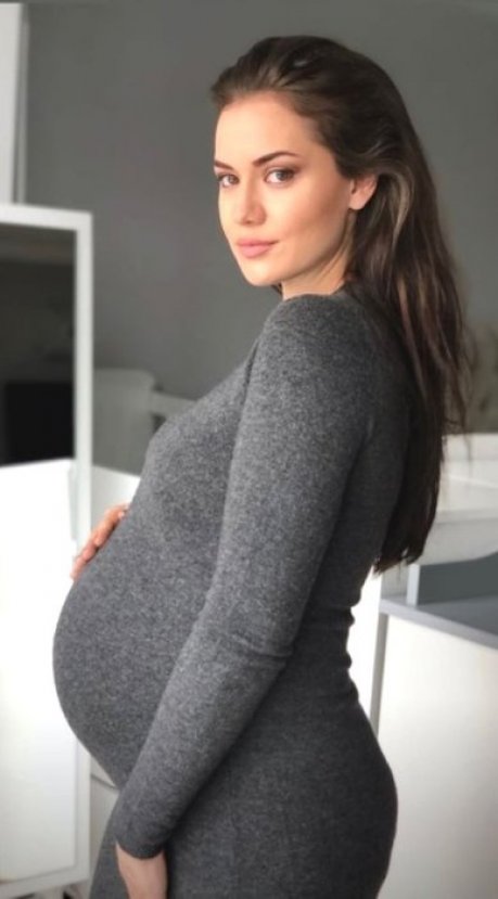 Fahriye Evcen ve Burak Özçivit’in oğlu doğdu