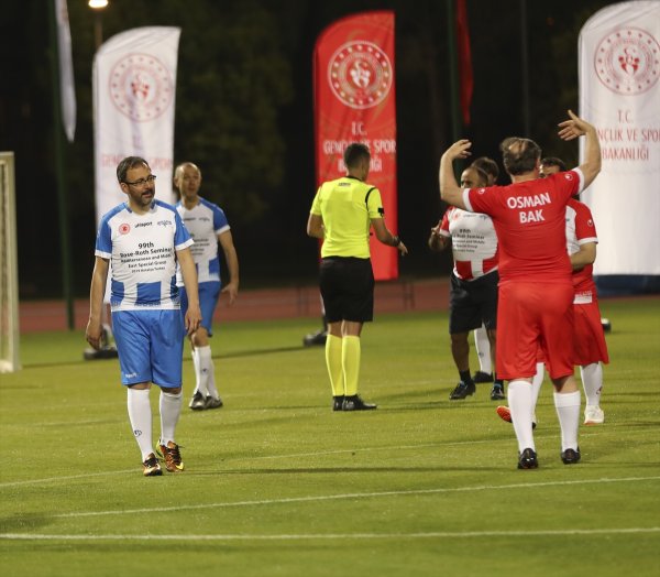 a Suriyeli çocuklar milletvekilleriyle futbol maçı yaptı