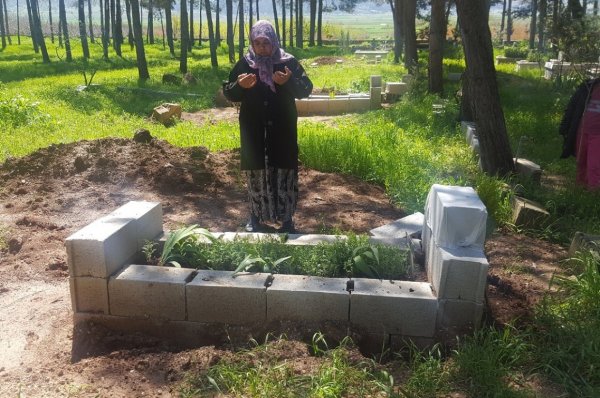 i Şiddetli yağış mezarları vurdu