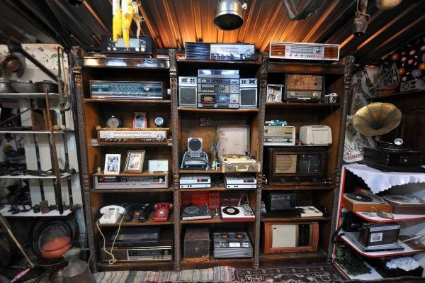 Radyo tamircisi evini müzeye çevirdi