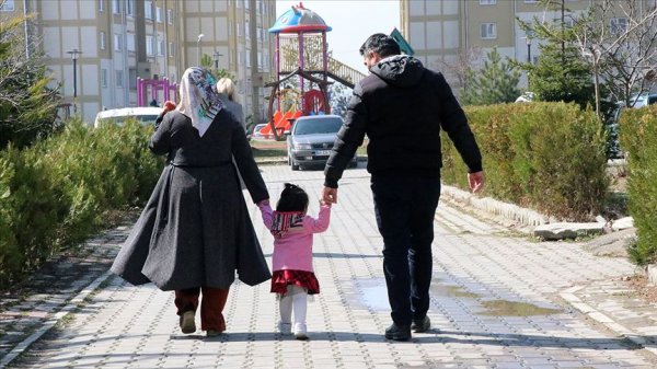 Yetiştirme yurdunda büyüdü, kimsesiz çocuğu sahiplendi