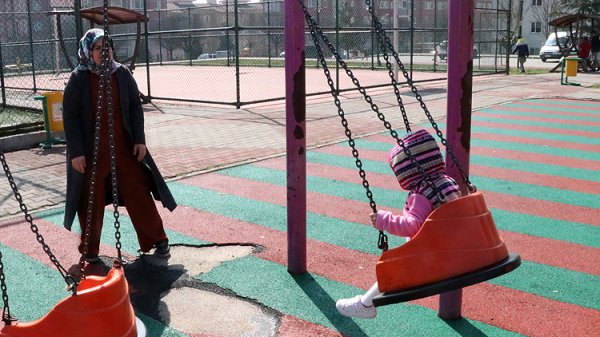 Yetiştirme yurdunda büyüdü, kimsesiz çocuğu sahiplendi