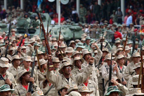 a Venezuela'da Maduro'nun gövde gösterisi