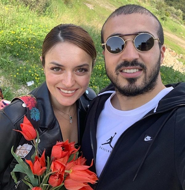 Ezgi Mola'dan aşk paylaşımları