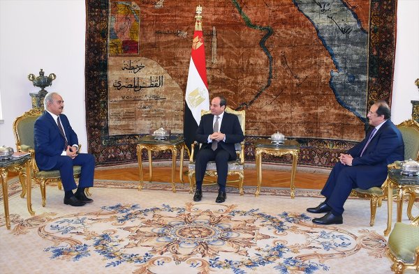 Sisi Hafter'i Mısır'da ağırladı