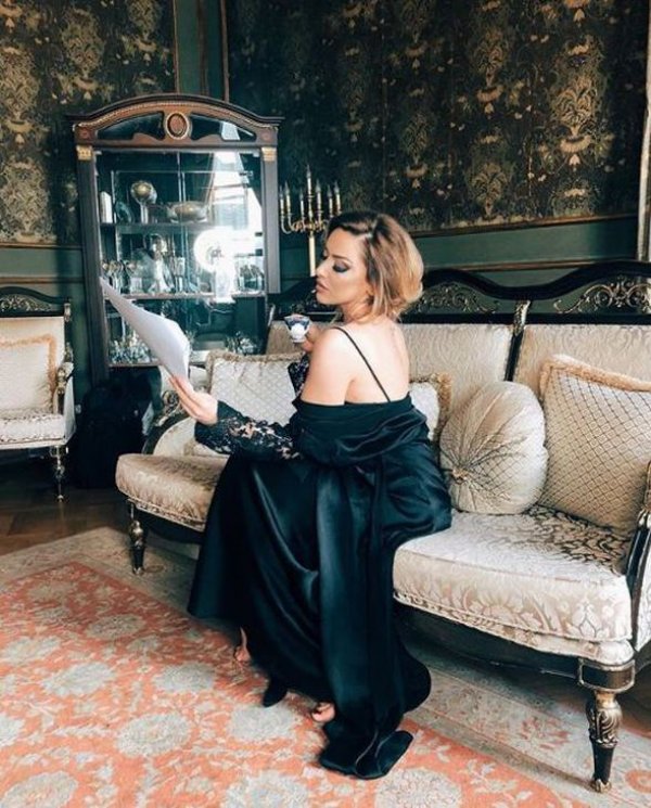 Hadise'den sabah pozu