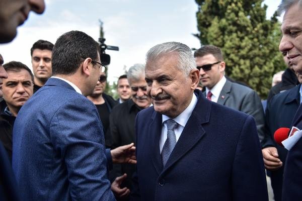 d Binali Yıldırım ile Ekrem İmamoğlu tokalaştı
