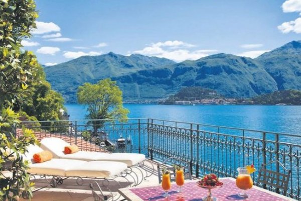 Çalhanoğlu çifti ikinci baharını yaşıyor