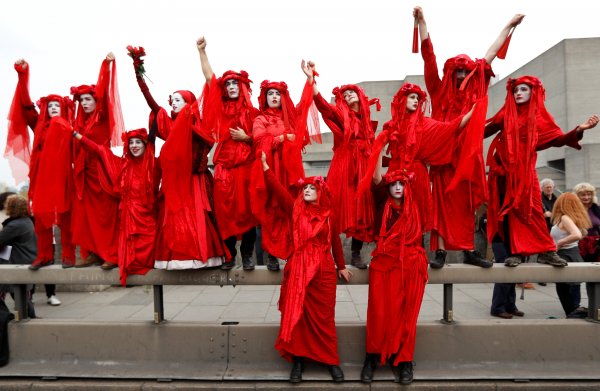 r Londra'da iklim protestosu: 209 gözaltı
