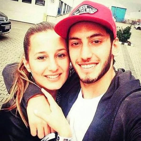 Çalhanoğlu çifti ikinci baharını yaşıyor
