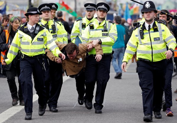 a Londra'da iklim protestosu: 209 gözaltı