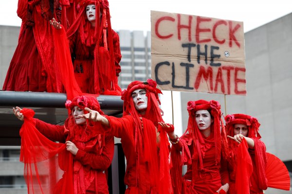 r Londra'da iklim protestosu: 209 gözaltı