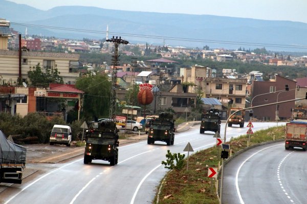 Suriye sınırına askeri sevkiyat devam ediyor