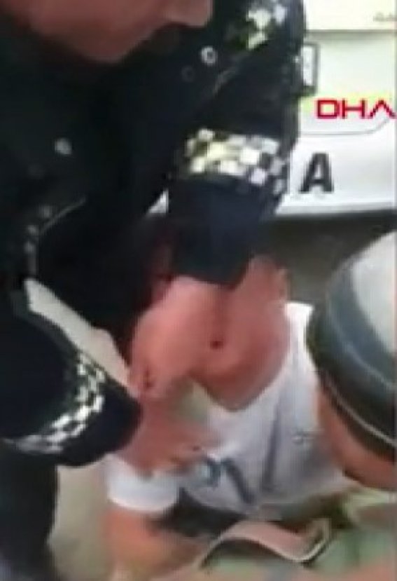 d Gözaltına almaya çalışan polisi ısırdı