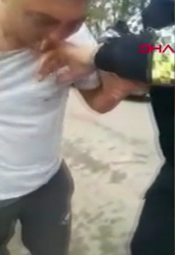 d Gözaltına almaya çalışan polisi ısırdı