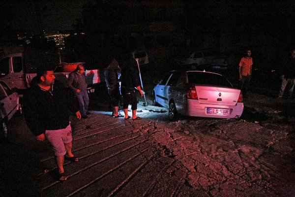 Hatay'da sağanak yağış hayatı felç etti