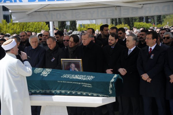 i Erdoğan ve İmamoğlu cenaze töreninde karşılaştı