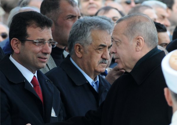 i Erdoğan ve İmamoğlu cenaze töreninde karşılaştı