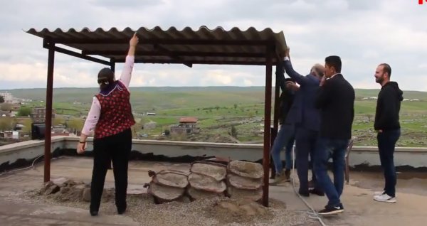 HDP, İdil Belediyesi'ndeki mevzileri yıktı