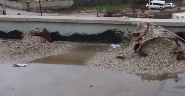 HDP, İdil Belediyesi'ndeki mevzileri yıktı